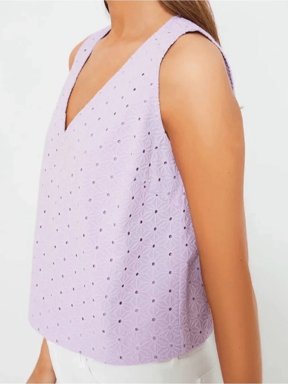 Tuckernuck Lavender Eyelet Valerie Top V-Neck NWT Size XXL Fully Lined - Picture 2 of 7